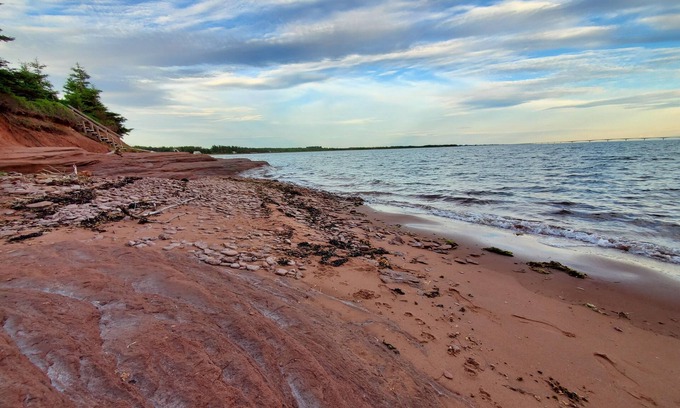 Chelton Apartment | Cozy oceanfront suite with direct access to beautiful beach in PEI
