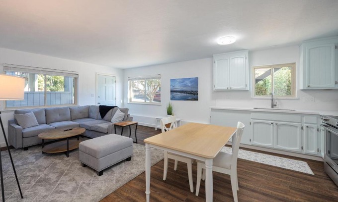 El Granada Apartment | Cozy One-Bedroom Coastal Retreat - Walk to Beach