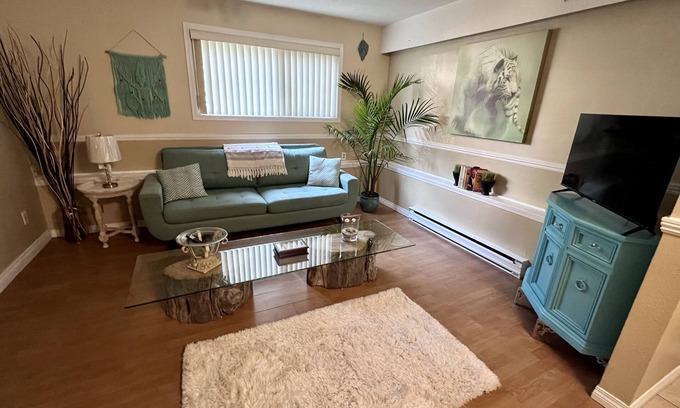 Victoria House | Cozy one bedroom suite with hot tub and pool (summer) access