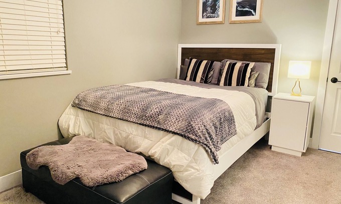 Sardis House | Cozy one bedroom with a large living area&backyard