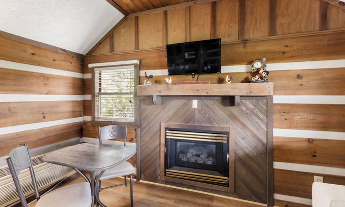 Fancy Gap Cabin | Cozy Parkway Cabin with Mountain Views - Cabin 4