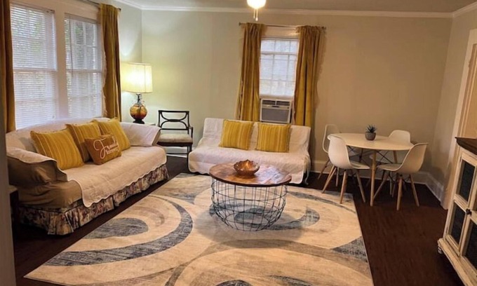 Valdosta House | Cozy & Peaceful Cottage near SGMC, VSU, Down town