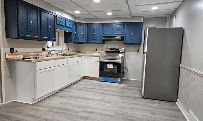 Lewistown House | Cozy,peaceful home in the center of walmart,dollar general,hospital,domino's