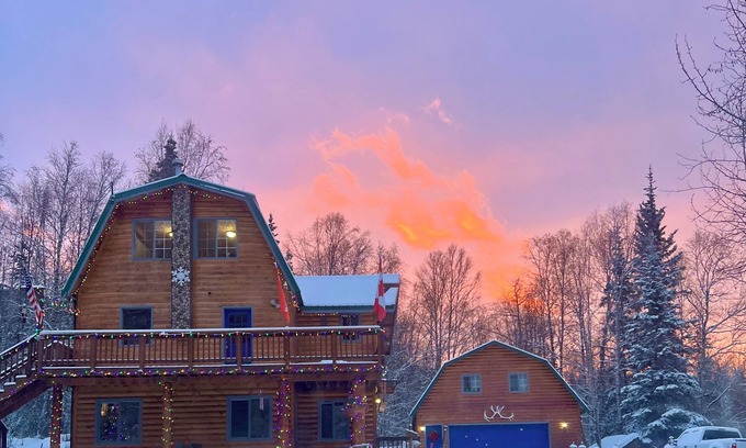 Anchorage Cabin | Cozy pet friendly cabin on creek with WiFi near Anchorage