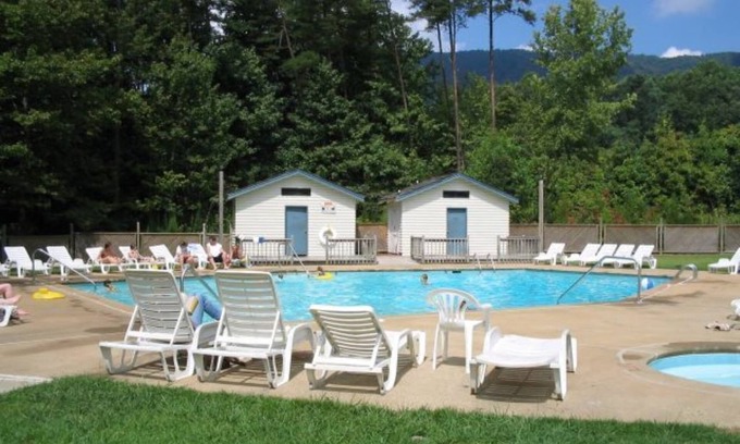 Cleveland House | Cozy Pet Friendly Mountain Camper RV with amentities in Cleveland Ga near lake