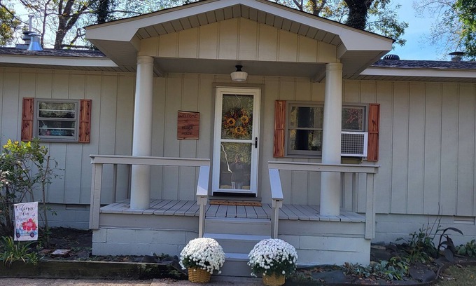 Wilburn House | Cozy place right on Little Red River near Cow Shoals and Sugarloaf Mt trailhead