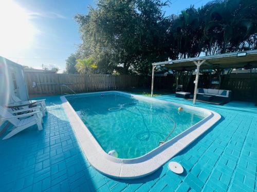 Margate House | Cozy Pool-House with 3 bedrooms-2 bathrooms