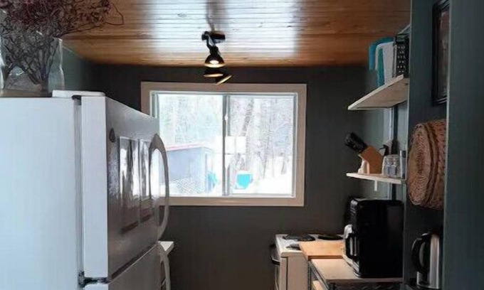 Algonquin Highlands Cabin | Cozy private cabin in stunning Dorset. 2 min to swim/hike/snowmobile/skate/ski!,