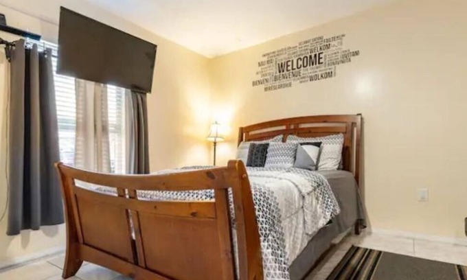 Fairvilla House | Cozy Private Entry Apt w/Full Size Kitchen