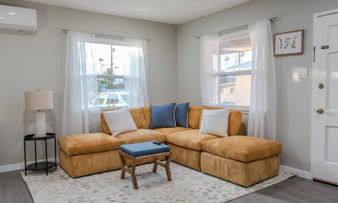 Downtown Riverside House | Cozy, Private, & Safe 3 Bed Home - 2 Min from DTR & UCR