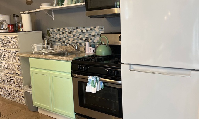 Edgebrook Apartment | Cozy Private studio Hobby Airport