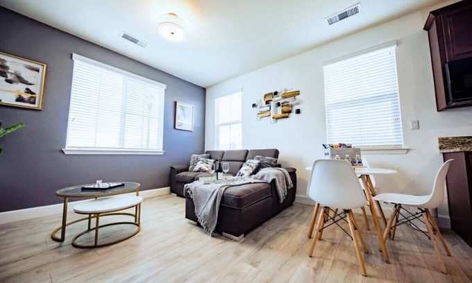 Sparks House | Cozy Private Stylish Modern Guest Suite