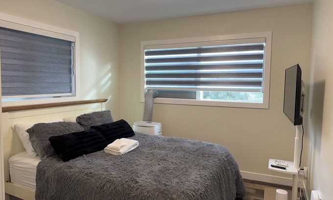 Southwest Edmonton House | Cozy Private Suite,Near UofA+LRT,Free Parking,Pet-Great Location for all needs.