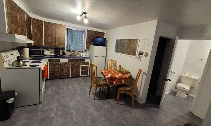Edmundston House | Cozy quiet place next to hwy smart tv+wifi+netflix