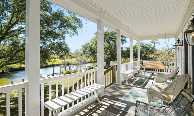 Henderson Point House | Cozy Raised Cottage Overlooking Beautiful Bayou Mallini