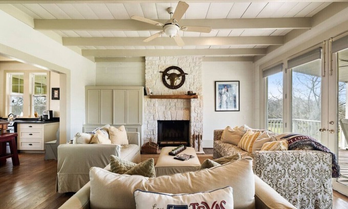Brenham House | Cozy Ranch Home minutes from Brenham, Bellville, Round Top!