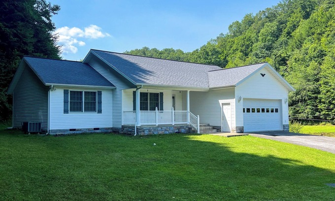 Wolfe House | Cozy ranch style home close to Virginia Spearhead and Hatfield McCoy Trailheads