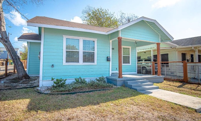Nevada Street House | Cozy Remodeled 2br-1ba Near Downtown