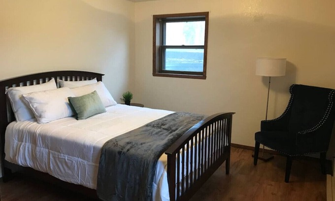 Kaukauna Apartment | Cozy Remodeled Apartment near Green Bay & Appleton