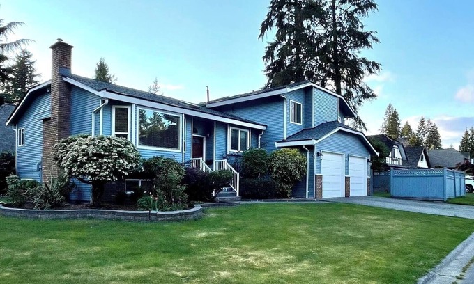 Newton House | Cozy, renovated home in Delta's Sunshine Hills, near shops, trails, and transit!