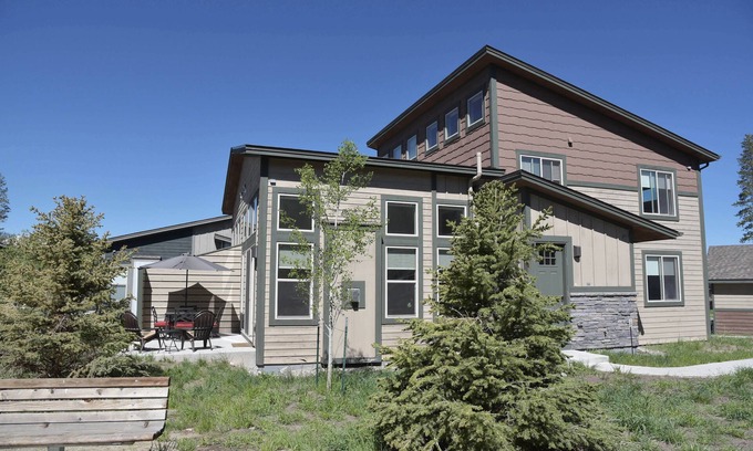 Rendezvous House | Cozy retreat and steps from trails, river, bus and easily walkable to downtown