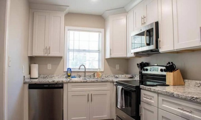 Hapeville House | Cozy Retreat Near Airport & Downtown