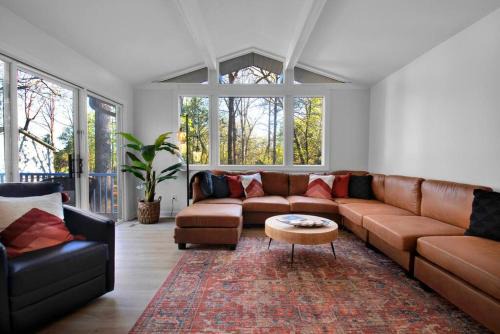 Greenville - Spartanburg House | Cozy Retreat near Paris Mtn State Park Sleeps 12
