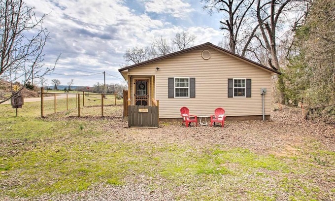 Booneville House | Cozy retreat not far from Mt. Magazine or Blue Mountain! n