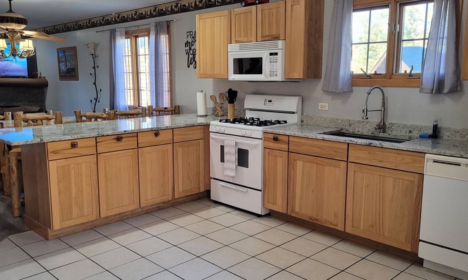 Oglesby House | Cozy Retreat Villa. WIFI. Close to Starved Rock & Matthiessen Parks. Amazing!