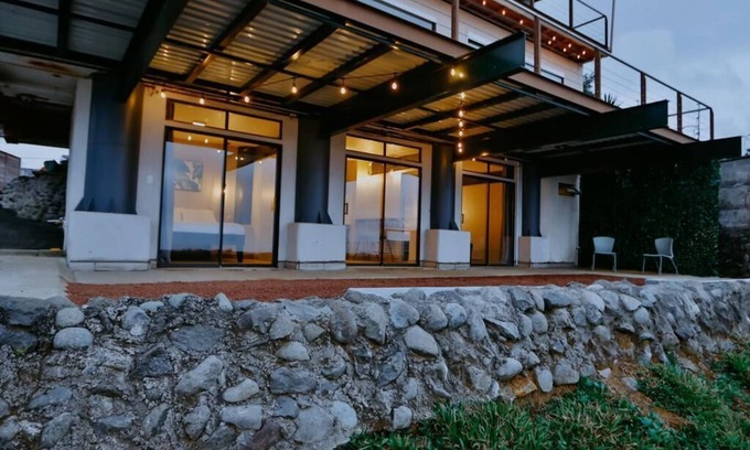 San Isidro Apartment | Cozy Retreat with Breathtaking Views, 20 Minutes to the Airport