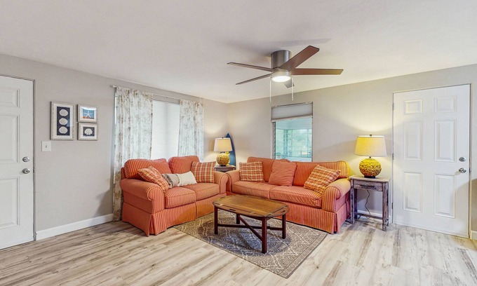 Grove City House | Cozy retreat with fenced yard, boat dock, and washer & dryer