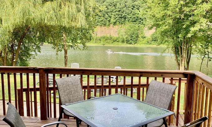 Franklin House | Cozy River Retreat-Gorgeous river views!