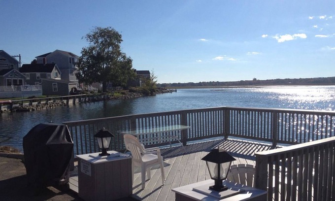 Wells Beach Condo | Cozy Riverside Studio Condo Two Minute Walk To Wells Beachn