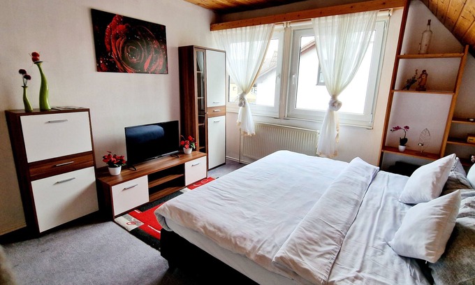 Friedberg Apartment | Cozy room in a quiet location