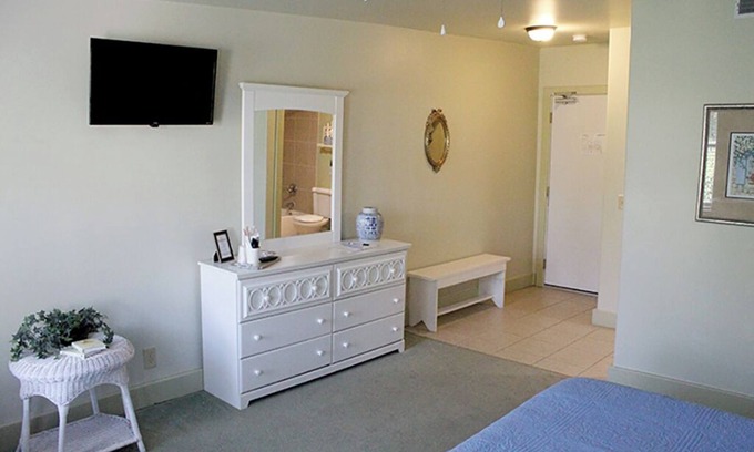 Louisiana Bed & Breakfast | Cozy room located in historic downtown with a 5 minute walk to the riverfront!