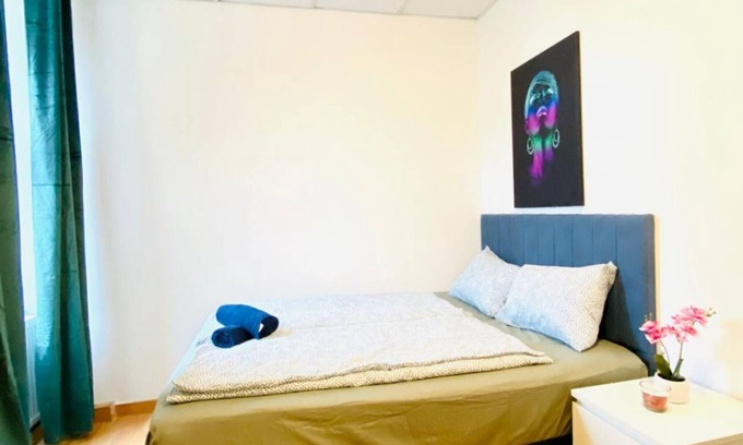Liesing Apartment | Cozy Room with Great Transit in a Shared Apartment