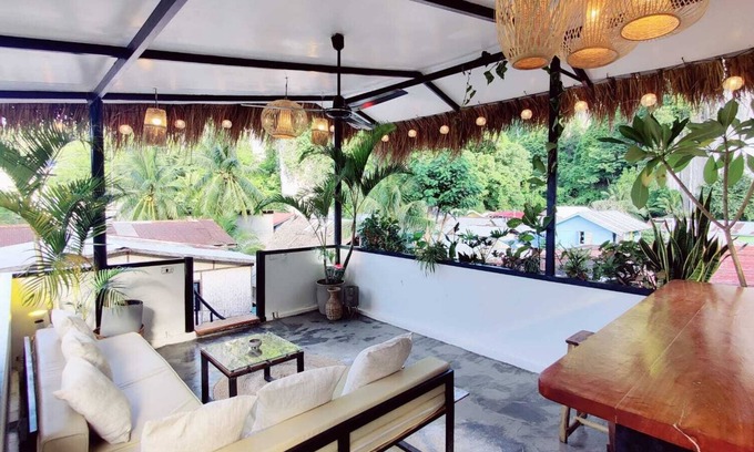 Barangay Buena Suerte Apartment | Cozy room with Private Rooftop Deck in El nido town