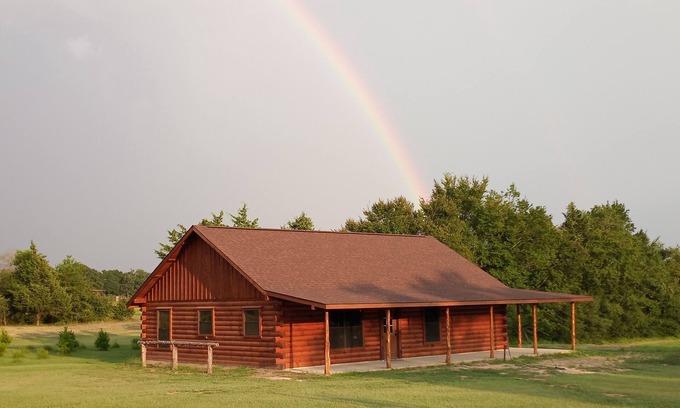 Bryan Cabin | Cozy rural cabin near Texas A&M University