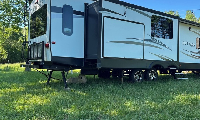 Rutherfordton House | Cozy RV on farm property in Rutherfordton with AC, WiFi