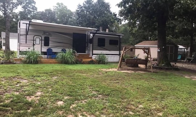 Greenbush House | Cozy RV with all comforts of home in Horn town VA