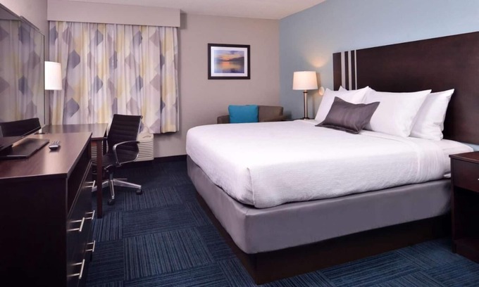 Blaine Hotel | Cozy Saint Clairsville Inn, Perfect for Leisure & Business Trips! Pool