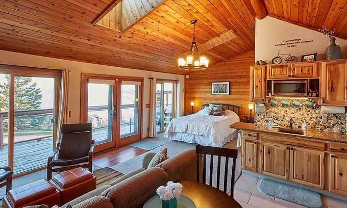 Schroeder Apartment | Cozy Schroeder Studio w/Deck on Lake Superior