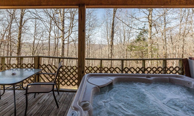 Mountainburg Cabin | Cozy Secluded Cabin with a Hot Tub