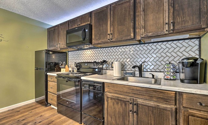 Londonderry Apartment | Cozy Ski-in/ski-out Condo on Magic Mountain