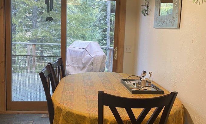 Tahoe Paradise House | Cozy Ski retreat- South Lake Tahoe area. Off Pioneer Road