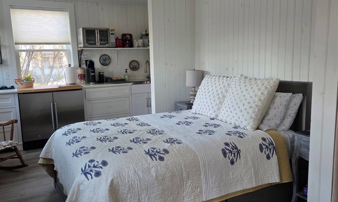 South End Apartment | Cozy So End Suite