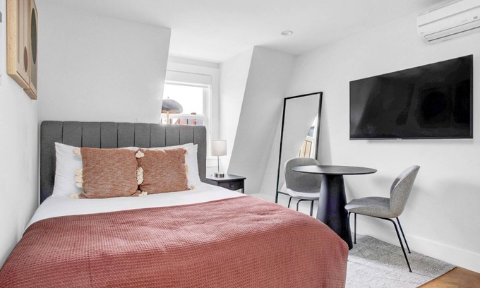 Columbus Apartment | Cozy South End Studio near T, Shops + Dining, by Blueground