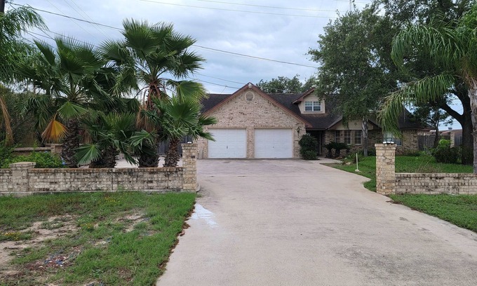 Roma House | Cozy, spacious, and quiet home!