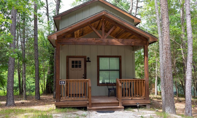 Livingston Cabin | Cozy, Spacious, and Right on the Banks of Rocky Creek, Two Creeks Crossing Resort