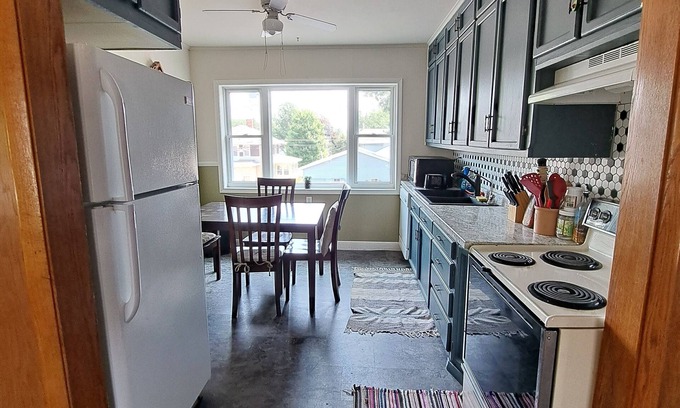 St. Charles Apartment | Cozy/Spacious home near Whitewater State Park!